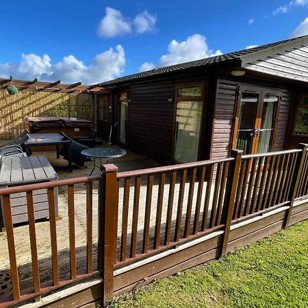 Conkers Lodge For 6 With Hot Tub & Secluded Decking - Spa Resort In Devon Chudleigh Kültér fotó