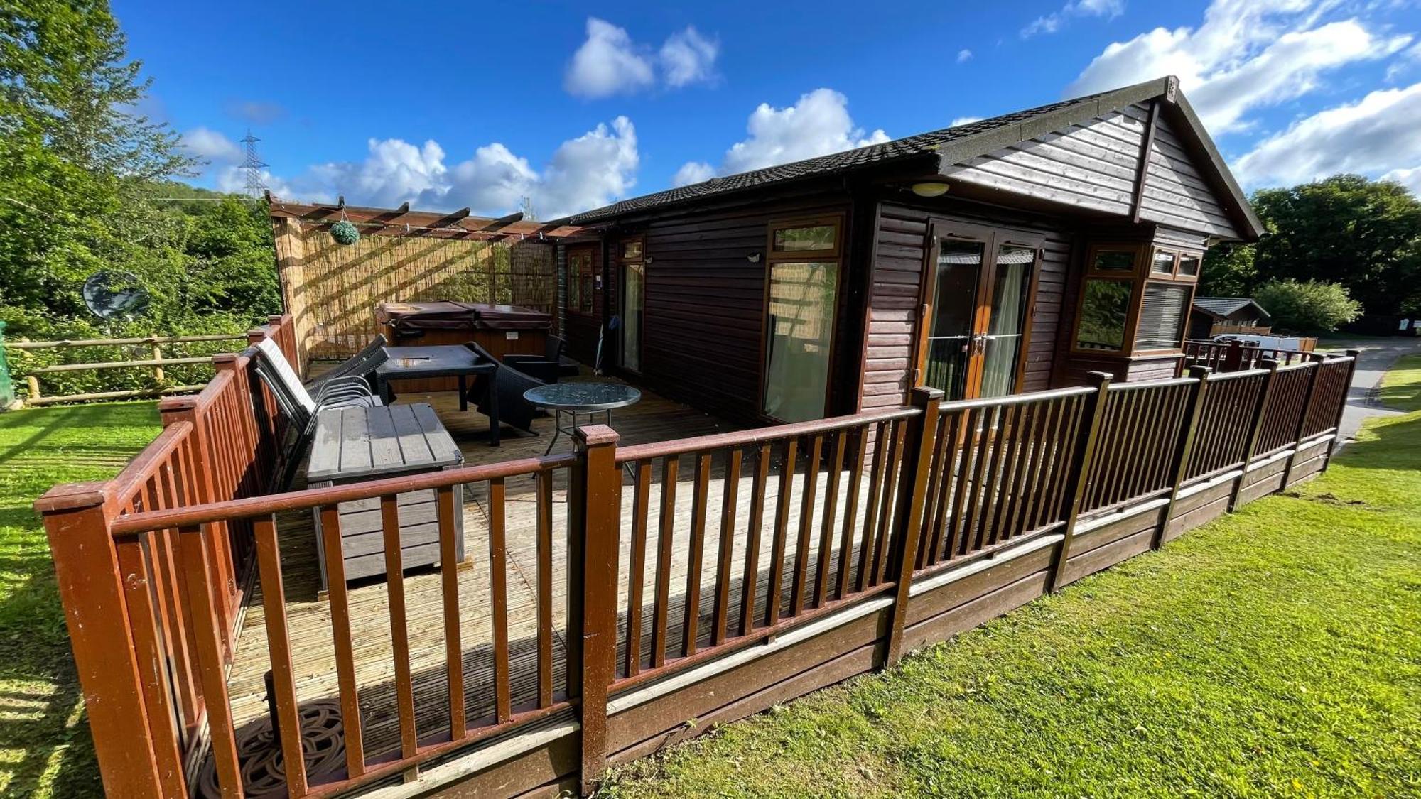 Conkers Lodge For 6 With Hot Tub & Secluded Decking - Spa Resort In Devon Chudleigh Kültér fotó